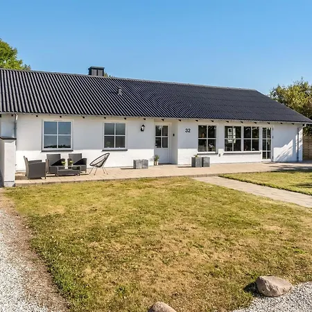 Eeske - 4km From The Sea By Interhome *
